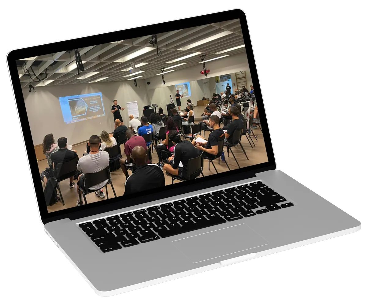 Fernando Jaeger ministrando aula presencial da metodologia IHP para treinadores